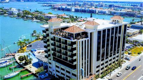 Pier house 60 - #edwardkulinski #hotelsclearwater #clearwaterhotelsTen hotel znajduje się w Clearwater Beach, naprzeciwko białej piaszczystej plaży i bezpośrednio obok przys...